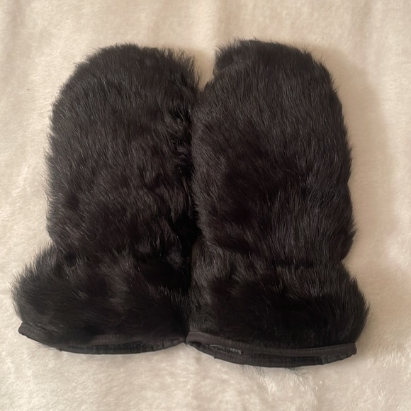 PRADA LINEA ROSSA fur mittens/gloves - Picture 3 of 7